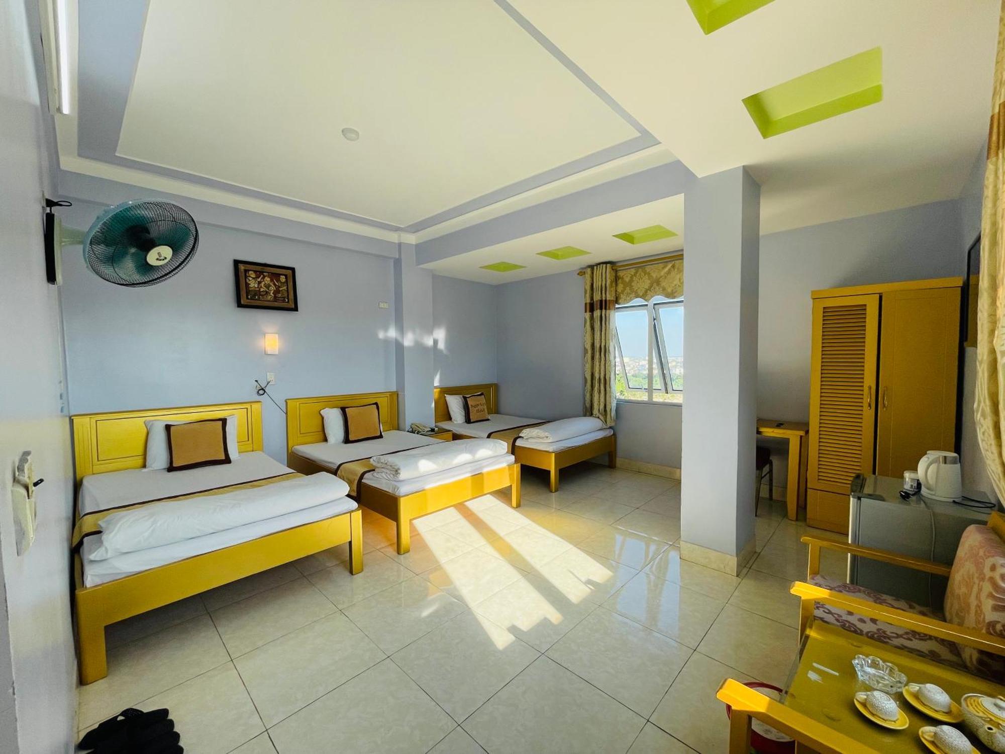 ホテル Khach San Ngoc Ly 8 Thanh Hóa エクステリア 写真