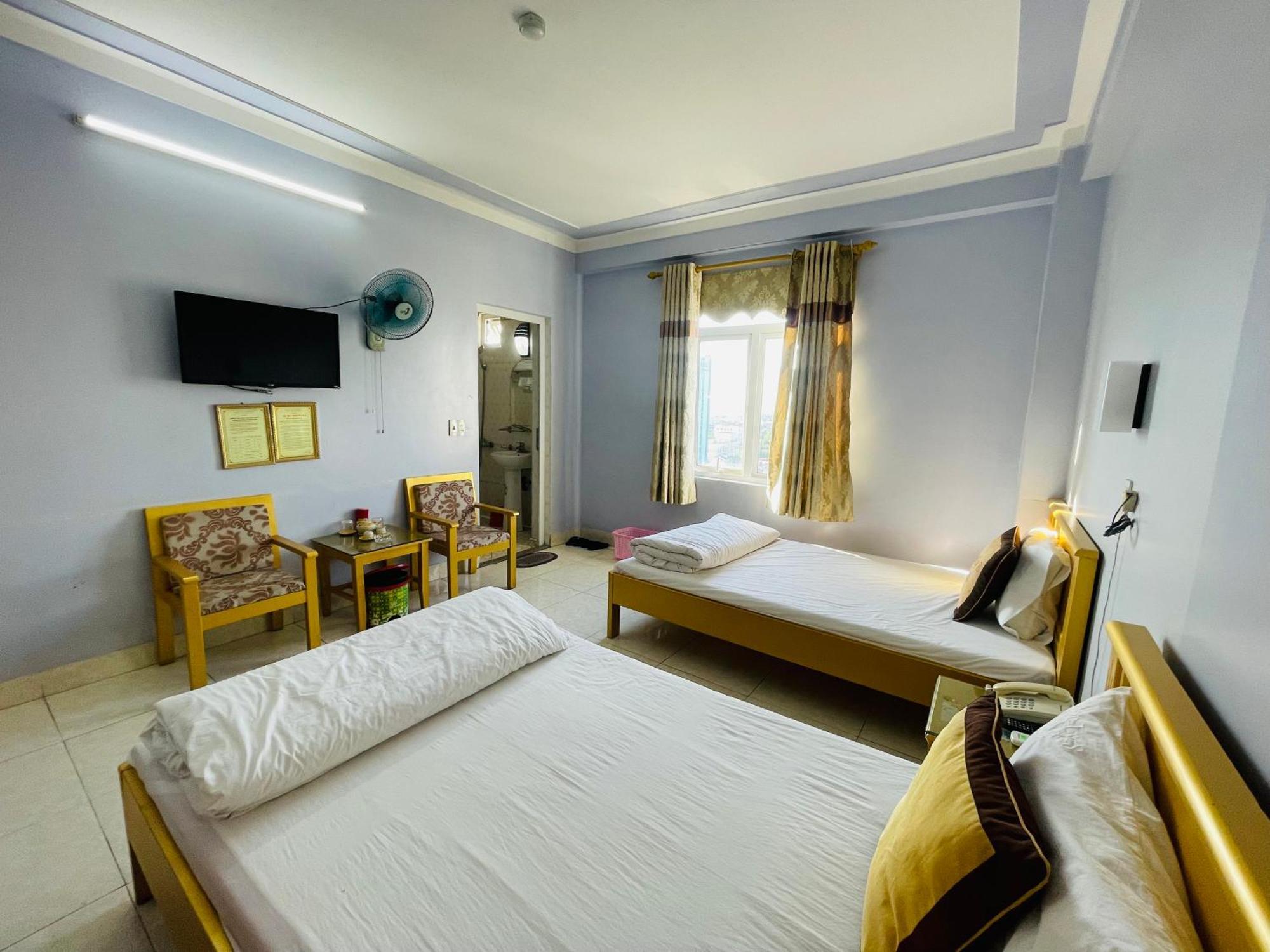 ホテル Khach San Ngoc Ly 8 Thanh Hóa エクステリア 写真