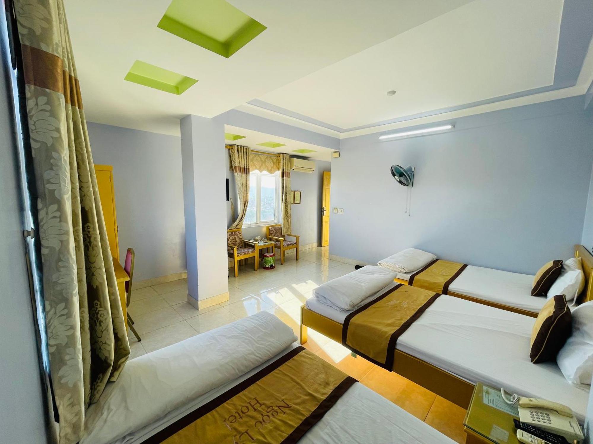 ホテル Khach San Ngoc Ly 8 Thanh Hóa エクステリア 写真