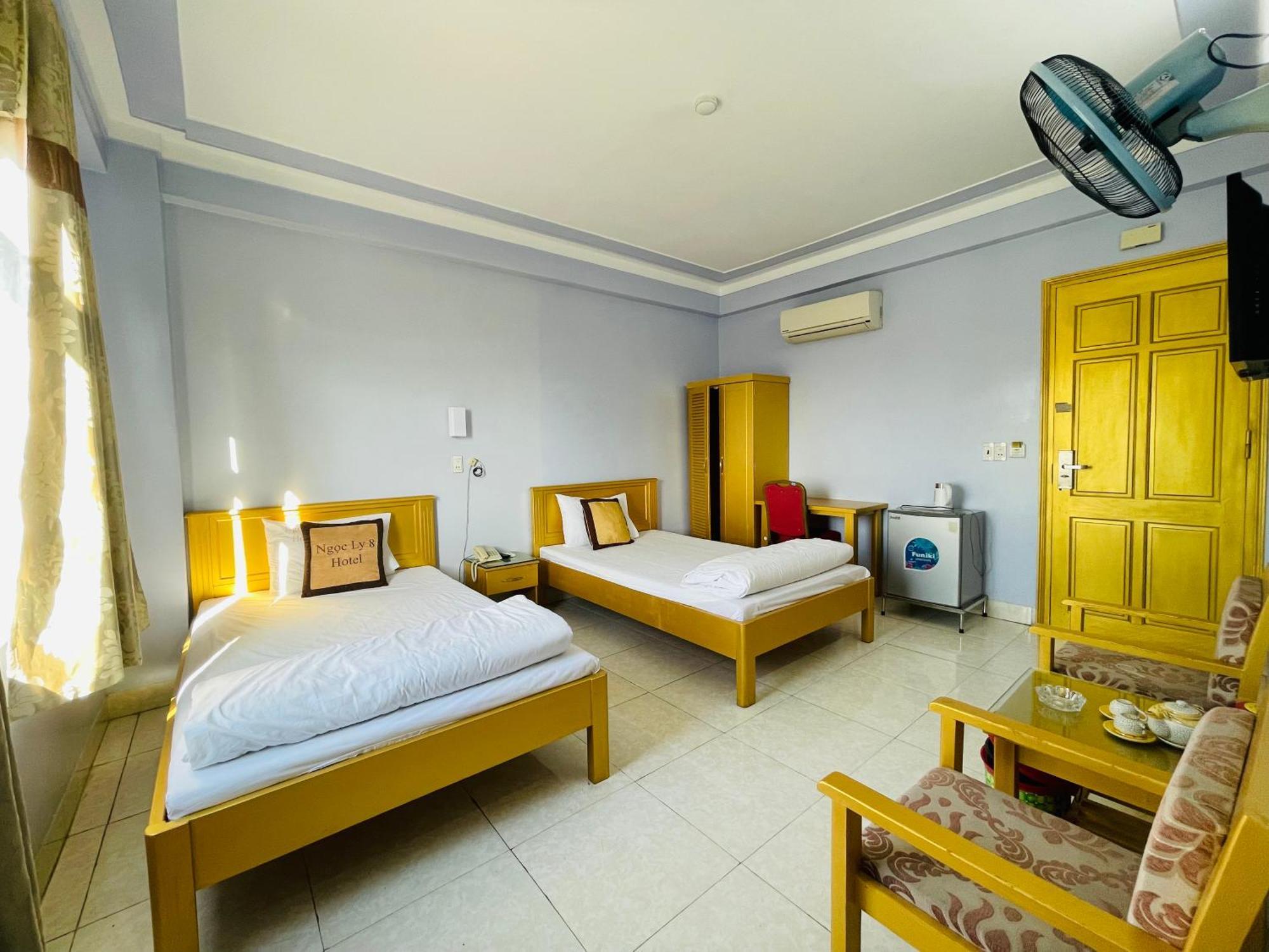 ホテル Khach San Ngoc Ly 8 Thanh Hóa エクステリア 写真
