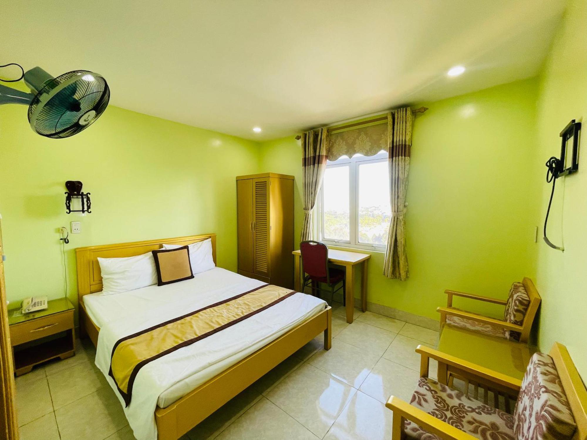 ホテル Khach San Ngoc Ly 8 Thanh Hóa エクステリア 写真